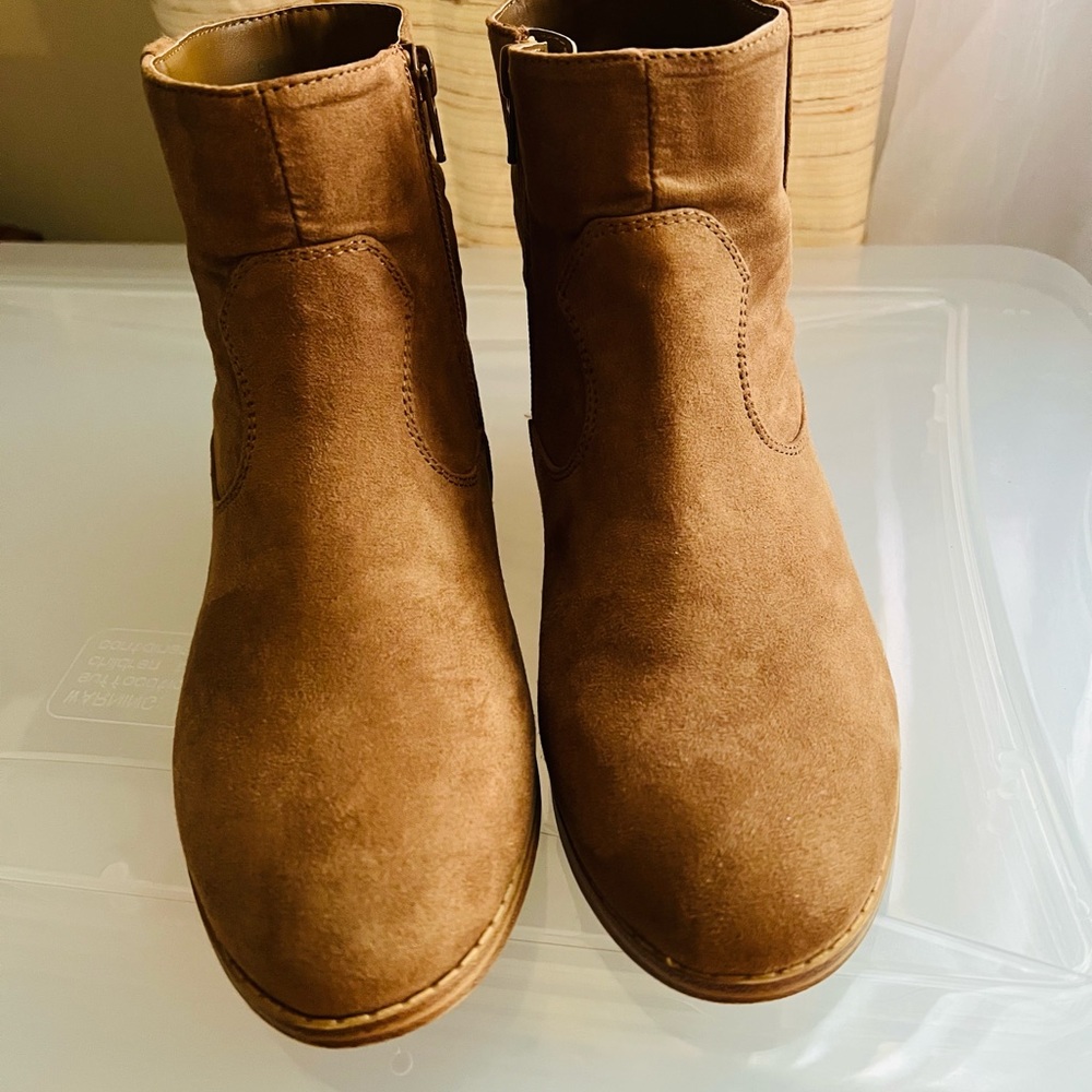 NEW Girls Slouch Bootie - Tan - Picture 2 of 6